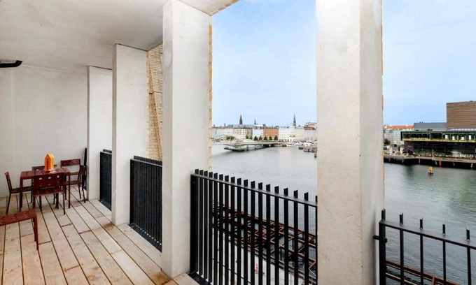 Christianshavn Apartment | Udsigt til 20.000.000 DKK - m.plads til 6 personer