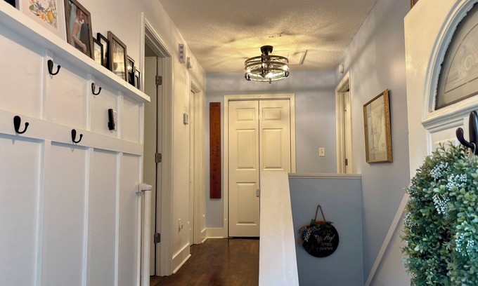 Watkinsville House | UGA Tix available with booking! Cozy home near Athens, shops, stadium, etc.