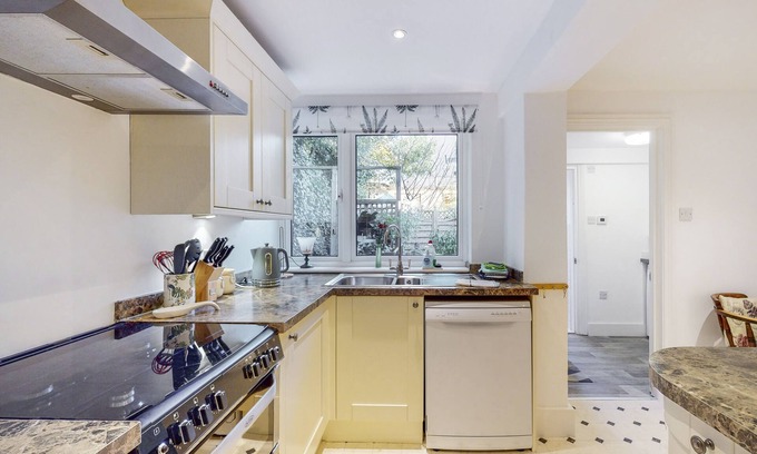 Crofton Park Apartment | UK.LO.RAV - Stunning one bedroom apartment in Honor Oak