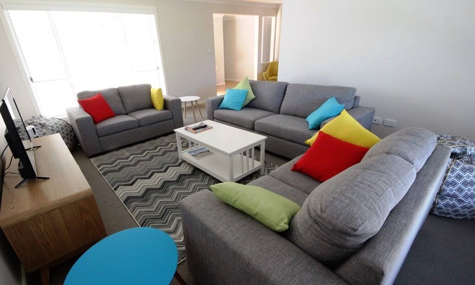 Hat Head House | Ultimate Comfort in this 3-Bedroom Home with Air Conditioning and 2 Bathrooms