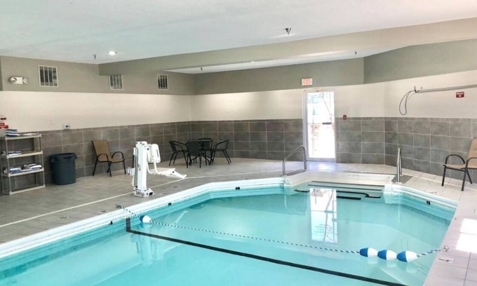 Council Bluffs House | Ultimate Council Bluffs Experience! 2 Modish Units, Onsite Pool, FREE Parking!
