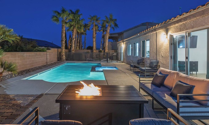 Paradise Hills House | Ultimate Family Getaway! Salt Water Pool Spa Arcade