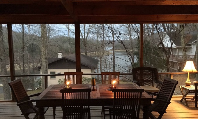 Jamestown Cabin | Ultimate Getaway Lake Cumberland, Great Location, easy access to water