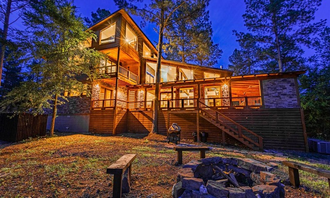 Broken Bow Cabin | Ultimate Group Getaway: Modern Cabin w/Hot Tub, Foosball, Playset & Arcade