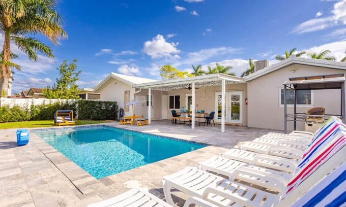 South Lake Villa | Ultimate Luxury 5BR Villa near Hollywood Beach
