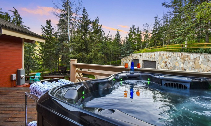 Deer Valley House | Ultimate Ski resort house. 3 minutes to slopes, cafes, shopping. DV Shuttle
