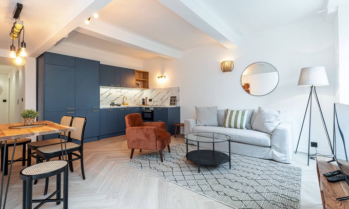 Jean-Medecin Apartment | Ultra Central 2 Bdr AC & Parking