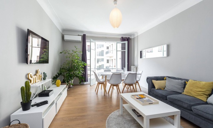 Jean-Medecin Apartment | Ultra Central Large 2 Bdr near Massena Square