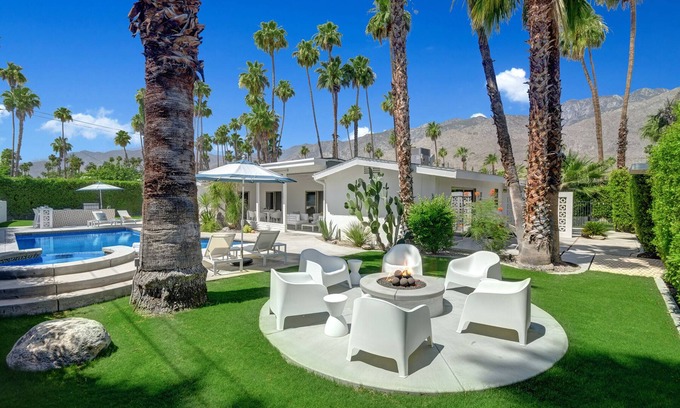 Tahquitz River Estates House | Ultra-Chic LUXE Mid-Century Estate- Resort Like Pool, Spa, Firepit, Outdoor Kitchen 3BED/3BATH