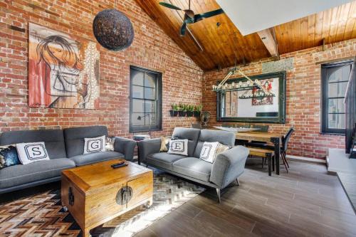 Southbank Apartment | Ultra-chic Top Floor New York Style Loft Apartment