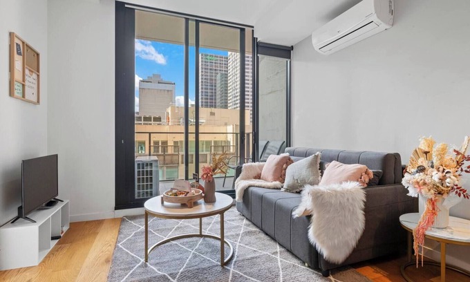 Melbourne Central Business District Apartment | Ultra-Convenient CBD Pad - 2min to Southern Cross