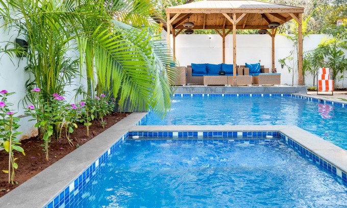 Assagao Villa | Ultra Luxe Villa - Jacuzzi, Poolside LED, Butler!