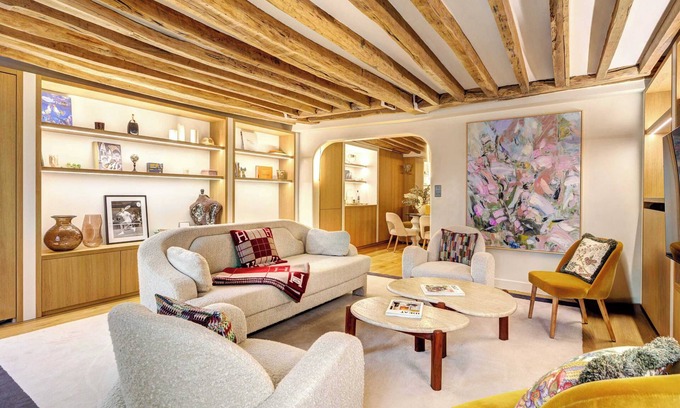 Faubourg-du-Roule Apartment | Ultra Luxe with Terrace and A/C in Champs-Elysees