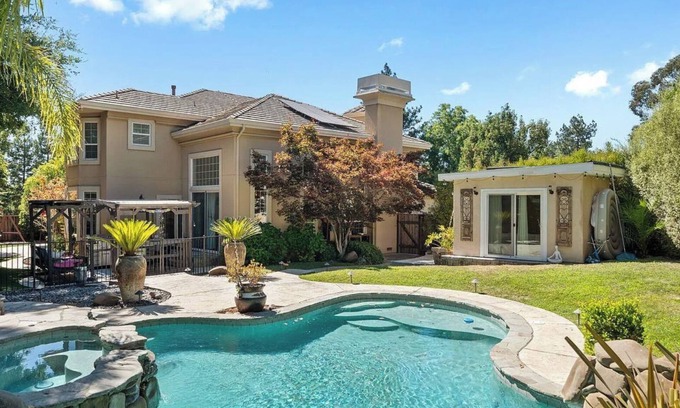 Walnut Creek House | Ultra-Luxurious 4BR 3BA bungalow with Pool, Jacuzzi, AC, Wifi in Walnut Creeknn