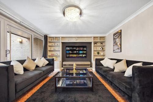 Knightsbridge Apartment | Ultra Luxury 4 Bedroom 3 Bathroom Knightsbridge Home Next to Harrods