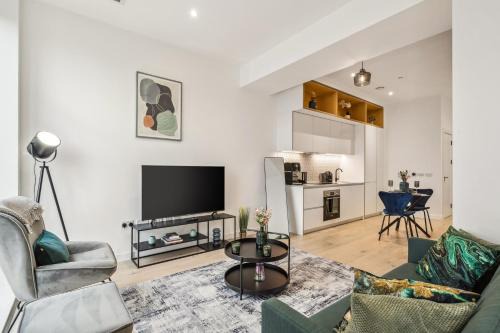 London Borough of Hounslow Apartment | Ultra-Luxury Modren Apartment with Gym, Cinema, Game Room and Parking