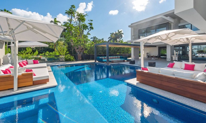 Star Villa | Ultra Resort Waterfront Mega Mansion On Miami Beach