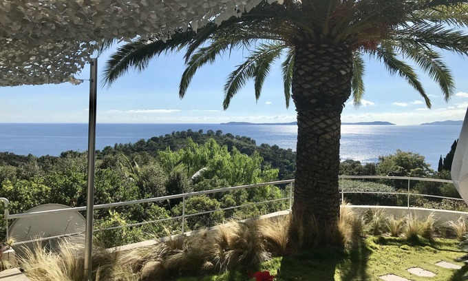 Le Rayol Villa | Ultra-stylish villa, stunning views, fabulous 12m pool. Perfect for families.