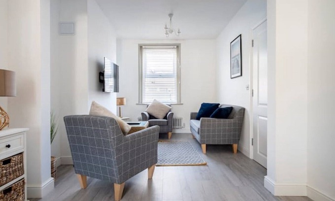 Hamworthy House | Ultramarine - Fisherman’s cottage Poole Quay