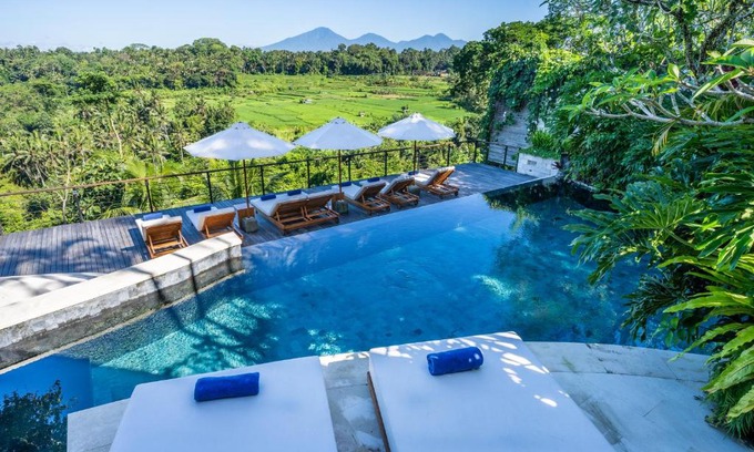 Sayan Hotel | Uma Kalai