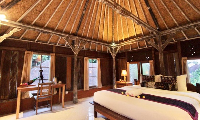 Melayang House | Umah Nik Kepitu