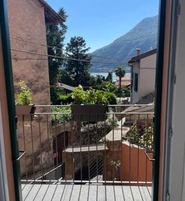 Torno Apartment | Un balcone sul lago