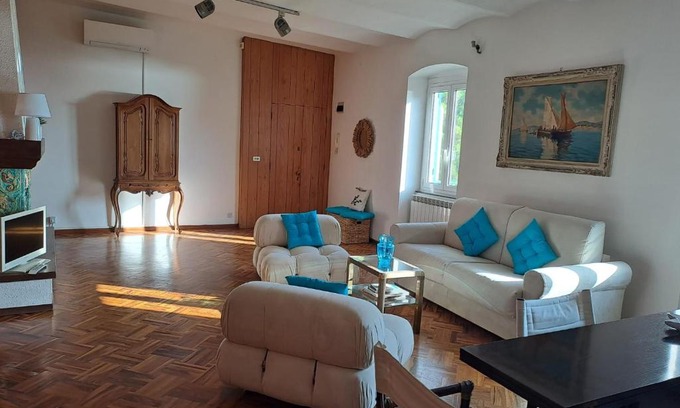 Riva Trigoso Apartment | Un camino in Riva al mare