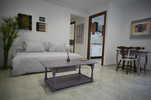 Sfax Apartment | Un ton Violet