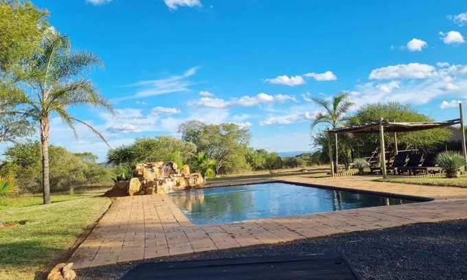 Madibeng Cabin | Unathi Game Lodge