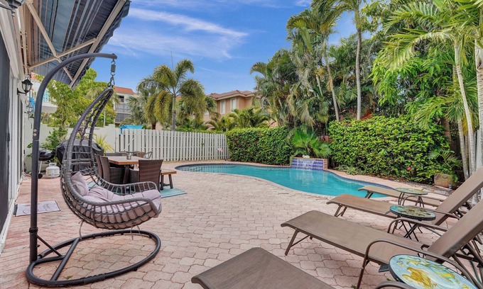 Lauderdale-by-the-Sea House | UNBEATABLE LOCATION! Publix, Beach, Dining, Shops 2.5 blocks away! NO CAR NEEDED