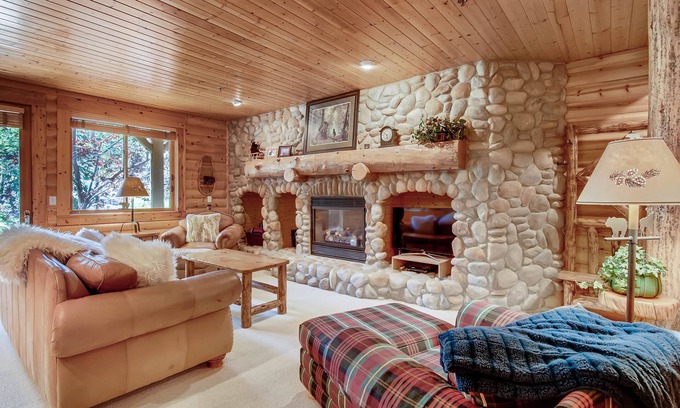 Deer Valley Condo | Unbeatable mid-mountain condo in Silver Lake Village w/shared pool & hot tub