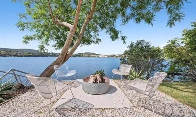 Upper Coomera Villa | Unbeatable Riverfront Luxury Resort Style House