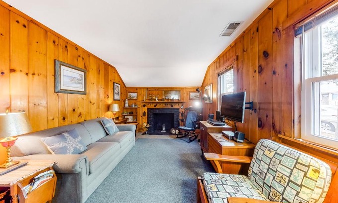 Dennis Port House | Uncle Rolfs Cozy Cottage
