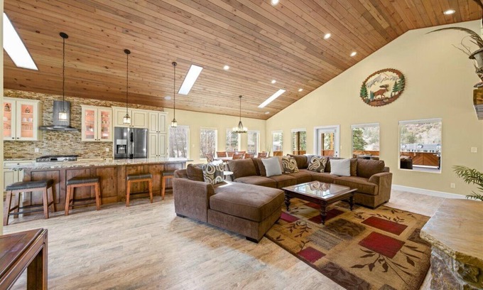 Ouray House | Uncompahgre Lodge 8BR/5BA - Smaller group ask us about our rates for fewer rooms