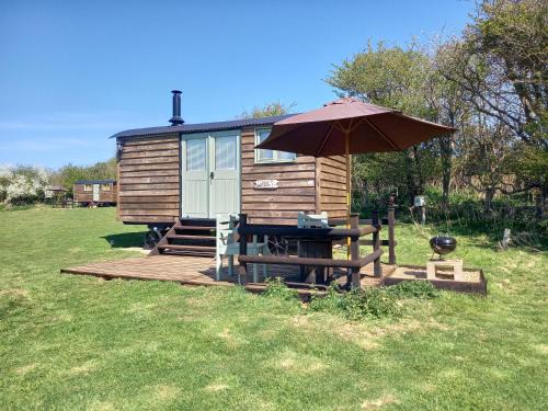 Sandown Ski Chalet | Under the Stars Shepherds Huts at Harbors Lake