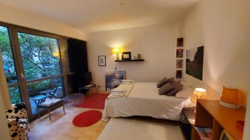 Belleville Bed & Breakfast | Une chambre à Paris 20eme avec un petit jardin