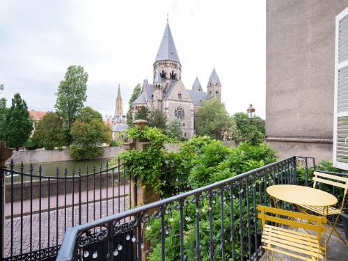 Metz-Centre – Ancienne Ville Apartment | Une Romance au bord de l’eau (en hyper-centre)