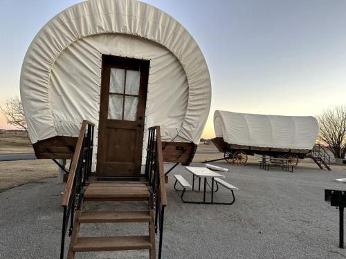South Oklahoma City House | Unforgettable Glamping Getaways in this Covered Wagon in Moore, Oklahoma