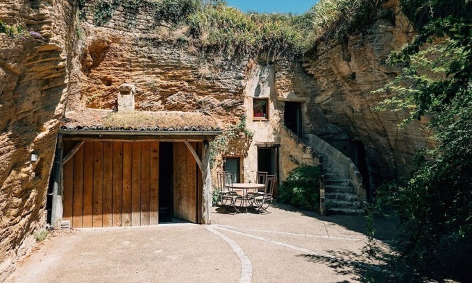 Doue-la-Fontaine Apartment | Unforgettable Night in a Troglodyte Cave Home
