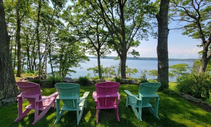East Boothbay House | Unforgettable Waterfront Retreat: Featured on PBS, Perfect for Families & Friends!