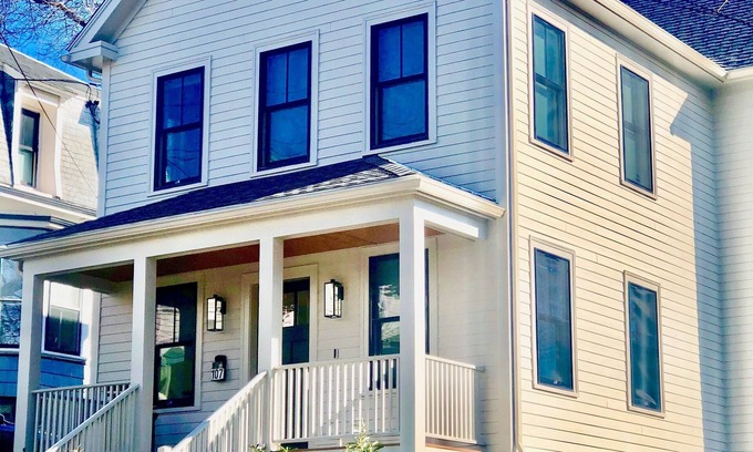 Prospect Hill Apartment | Union Square Beauty 2 bed/2 bath w/Private Patio