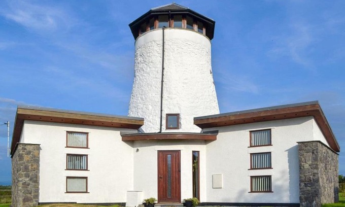 Pentre Berw House | Union Windmill