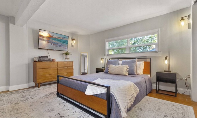 Fort Walton Beach Apartment | Unique 1-Bedroom Basement unit 8 min to the beach