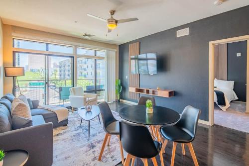 Evans Churchill Apartment | Unique 1BD - DT PHX - Parking, Gym, Pool - Sleeps 6