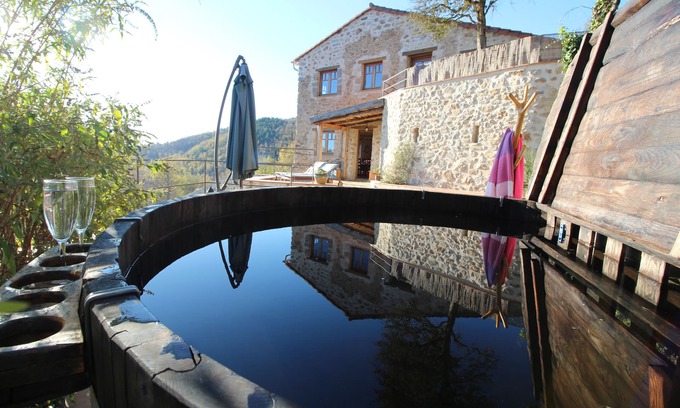 Corsavy Other | Unique 3 bedroom apartment with private hot tub at ancient Catalan hill farm