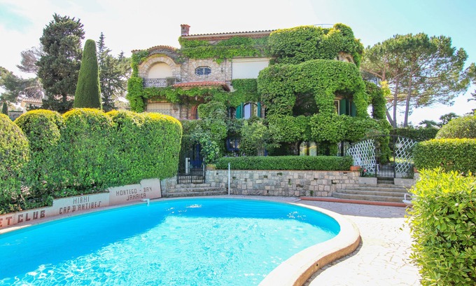 Cap-d'Antibes Apartment | Unique apartment