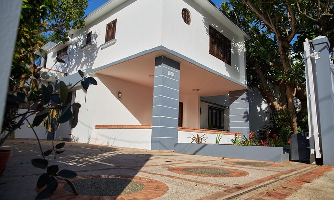 Parque House | Unique Beach Villa in the City