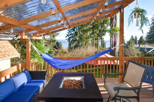Camano Island House | Unique Camano Cabin with Mountain and Water Views