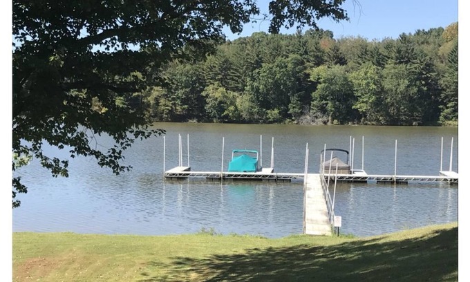 Senecaville House | Unique comfy and cozy Lake Front Cabin on beautiful Seneca Lake!