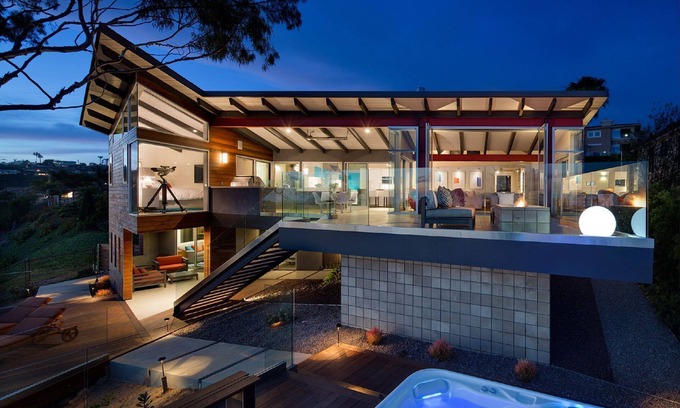 North Pacific Beach House | Unique design, breathtaking views + luxurious accommodations = best of the best!